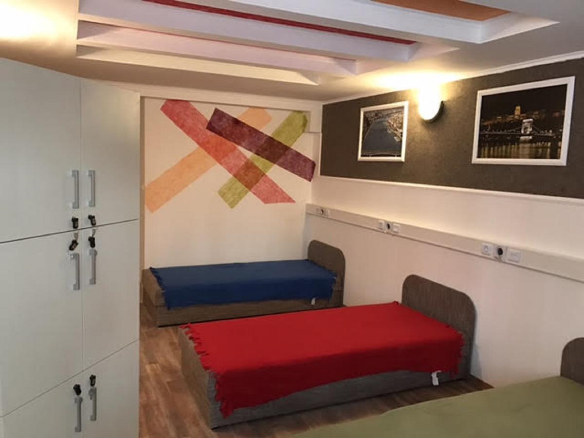 Opera Hostel Budapest Exterior photo